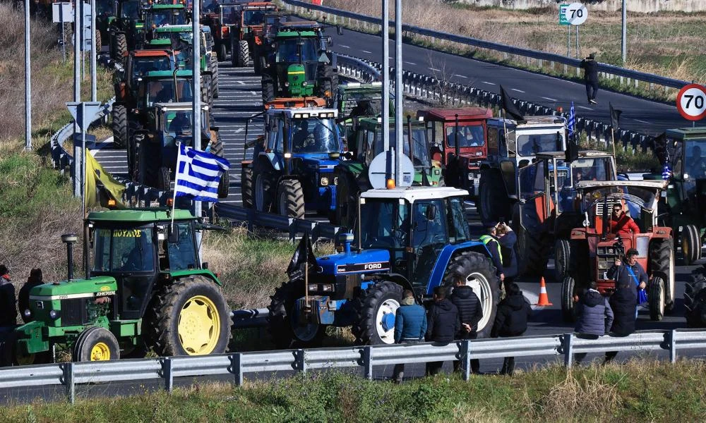 Αγροτικά μπλόκα: Αγρότες απέκλεισαν την Σερρών–Θεσσαλονίκης στο Στρυμονικό